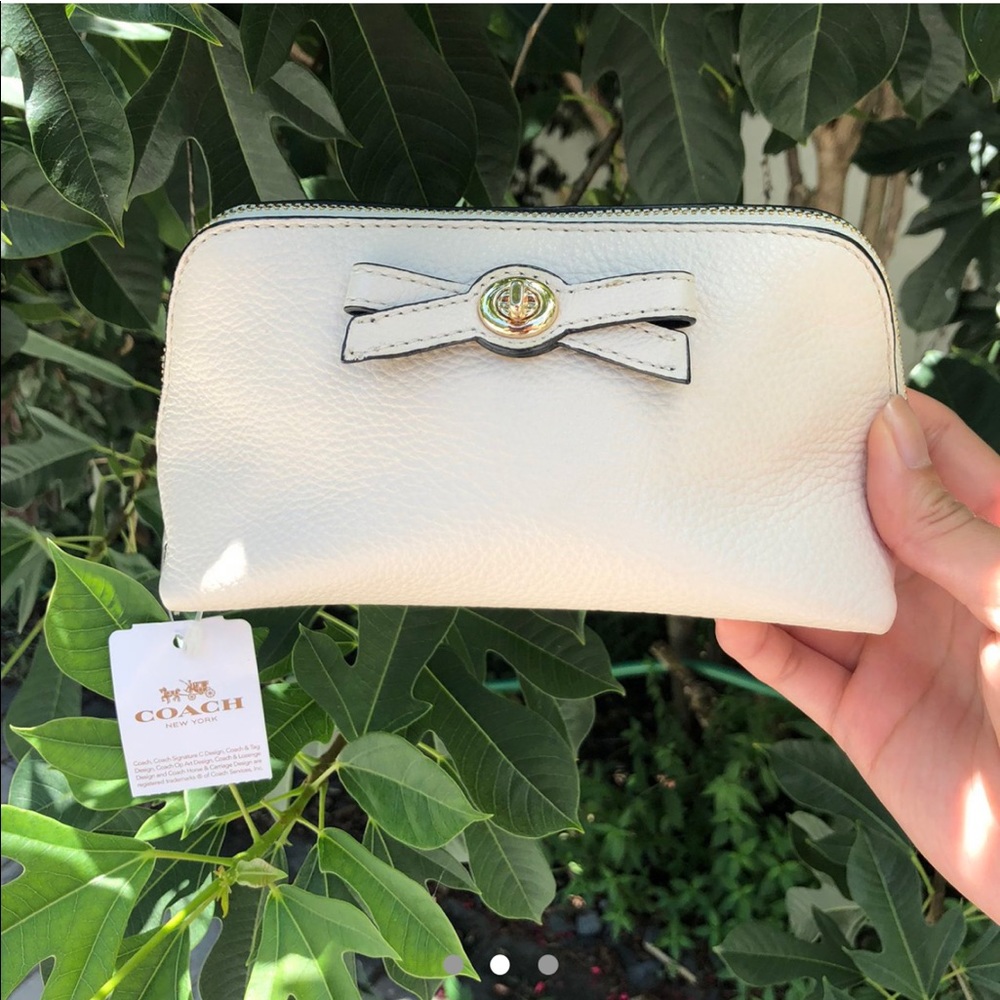 Coach Turnlock Bow Case Zipper Pouch White Cream